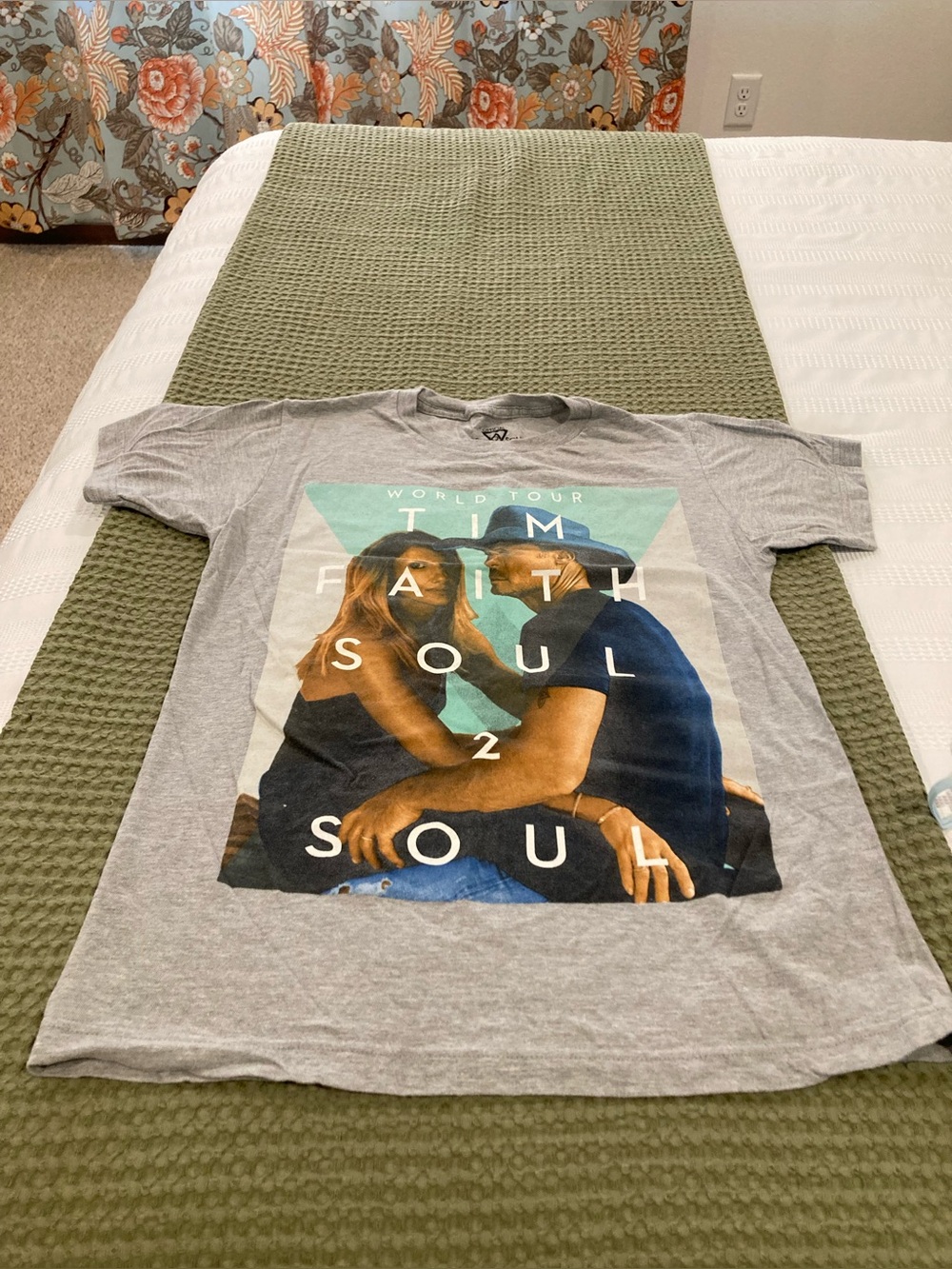 Official grey Tim McGraw and Faith Hill Soul2Soul World Tour concert shirt s